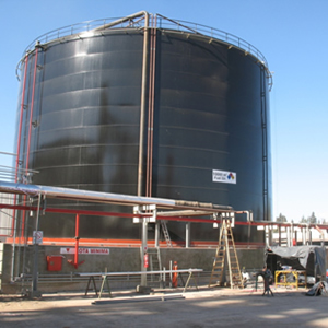 Depósito de combustible de gran tamaño