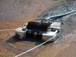 Excavación de tierras contaminadas con camión y retroexcavadora